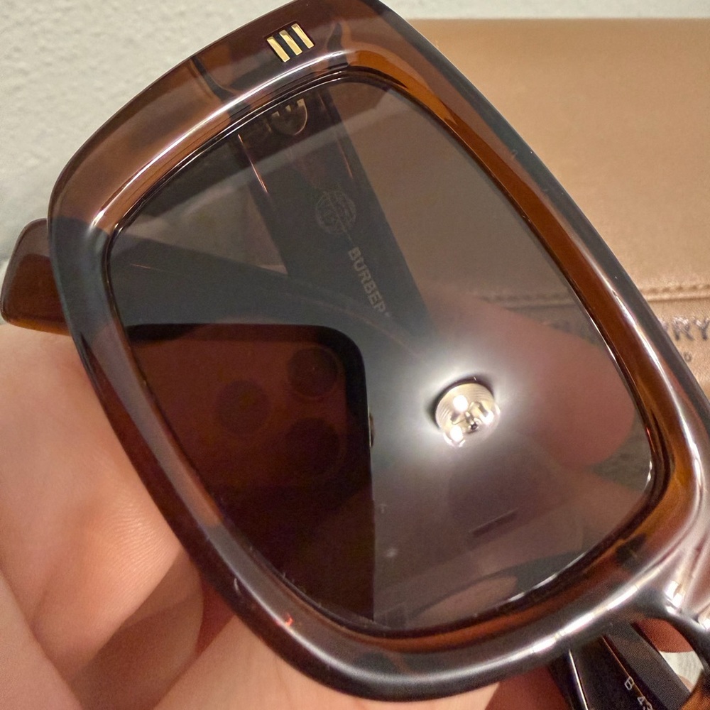 Burberry brown oversized Sunglasses - Picture 6 of 10